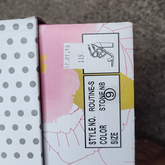 Gray Heels - Picture 5 of 6